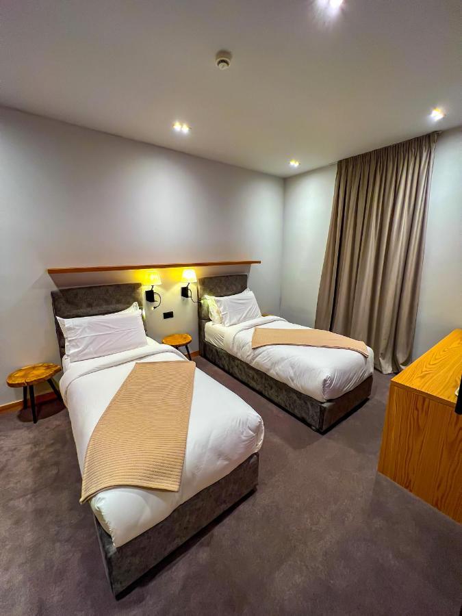 Kulla E Bajraktarit Hotel 4*