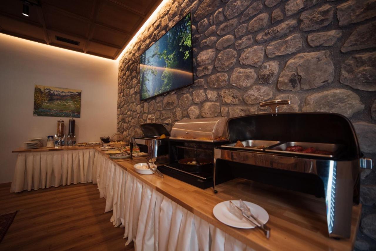 Kulla E Bajraktarit Hotel